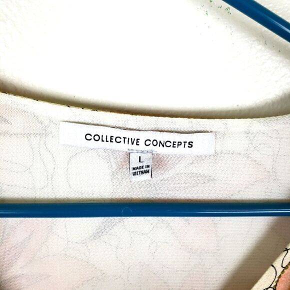 Women's Collective Concepts Birds of Paradise Short Tiered Ruffled Smocked Dress - Picture 11 of 13